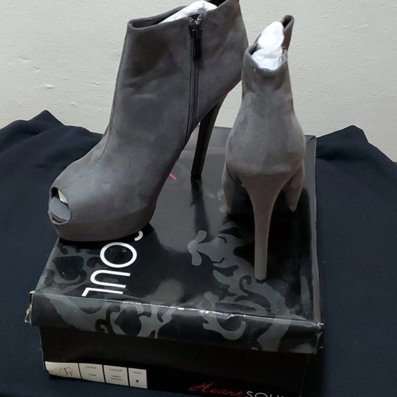 Heart Soul platform peeptoe bootie in Grey - Picture 2 of 3